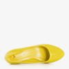 Pompele de patente galbene pentru femei pe post Sofronia - încălțăminte