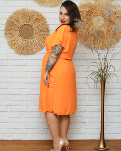 Rochie de dama portocalie cu talie decupata. Îmbrăcăminte de mărimi mari