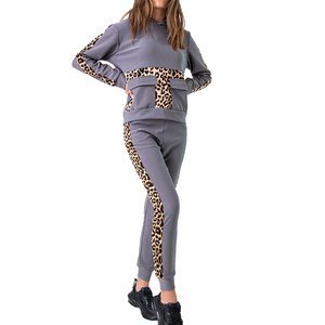Set de trening pentru femei cu imprimeu leopard gri - Îmbrăcăminte